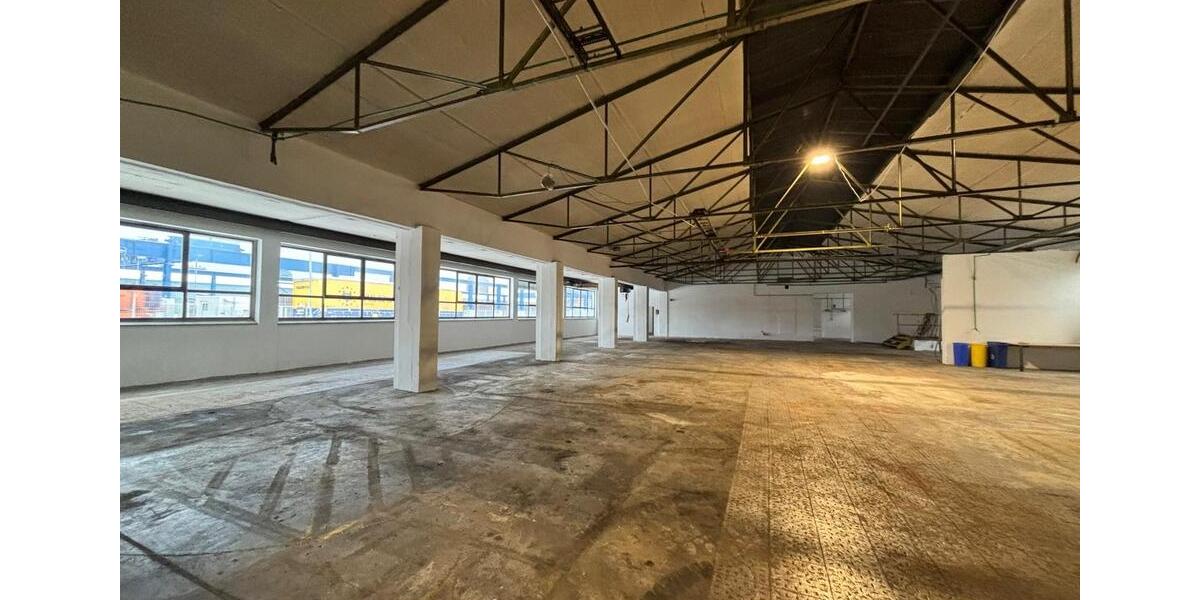 Nach Sanierung: Flexible Gewerbehalle+WC-Anlage+Büro zimmer