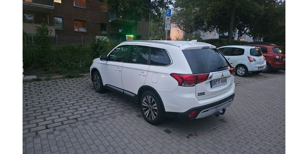 Mitsubishi Outlander 165.000 km 9.500 &euro; Lübeck 23558