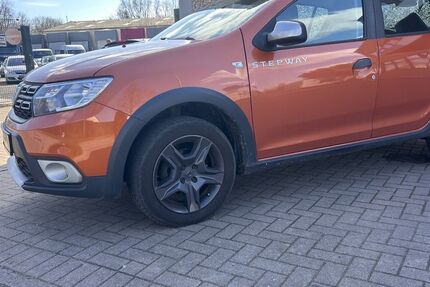 Dacia Sandero 101.500 km 7.500 &euro; Lübeck 23556