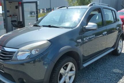 Dacia Sandero 147.000 km 3.950 € Lübeck 23560