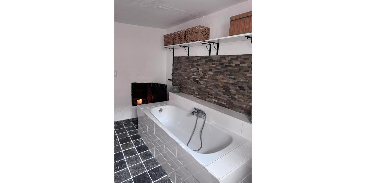 Etagenwohnung Lübeck Innenstadt - 2 Zimmer, 110 m&sup2;, 700&euro; | Angebot:25419605