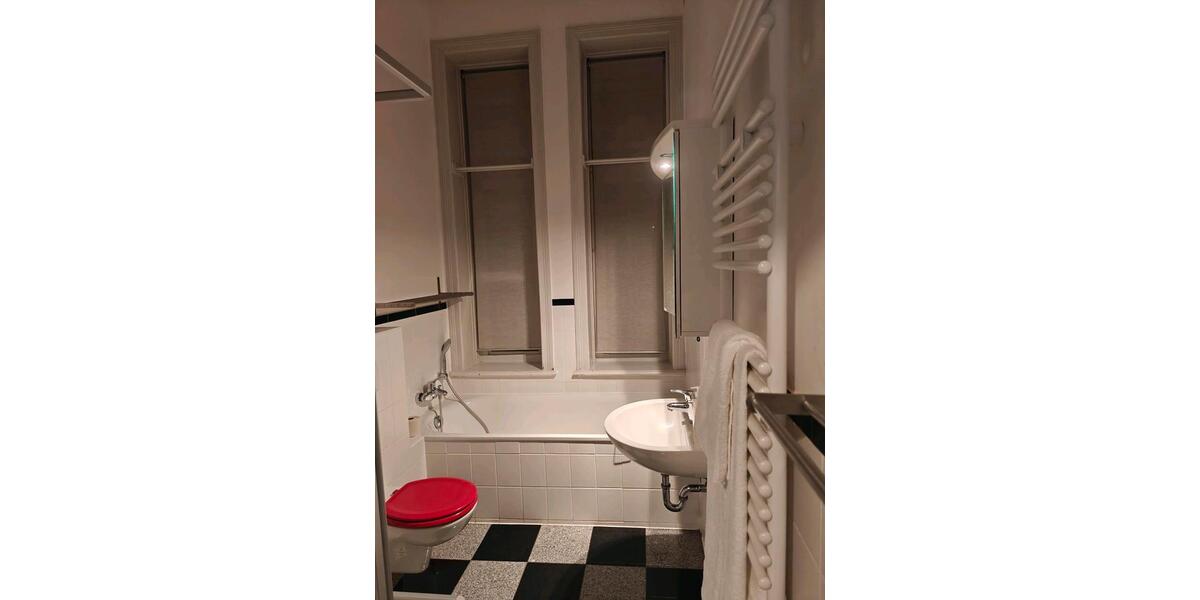 Ein Zimmer in 23564 zur Untermiete in schöner Villa – zentrumsnah 1 zimmer