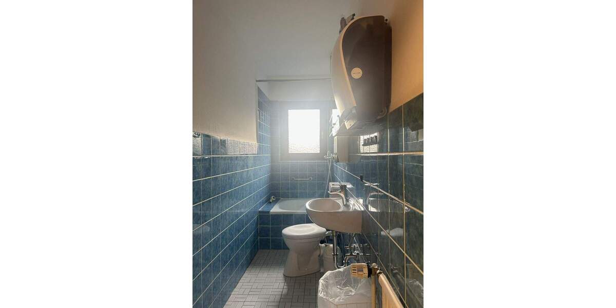 Rarität: Großzügiges, vollunterkellertes EFHZFH mit Doppelcarport und 5 Garagen in Lübeck-Kücknitz 8 zimmer