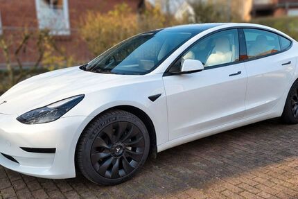 Tesla Model 3 12.650 km 29.700 &euro; Bad Schwartau 23611