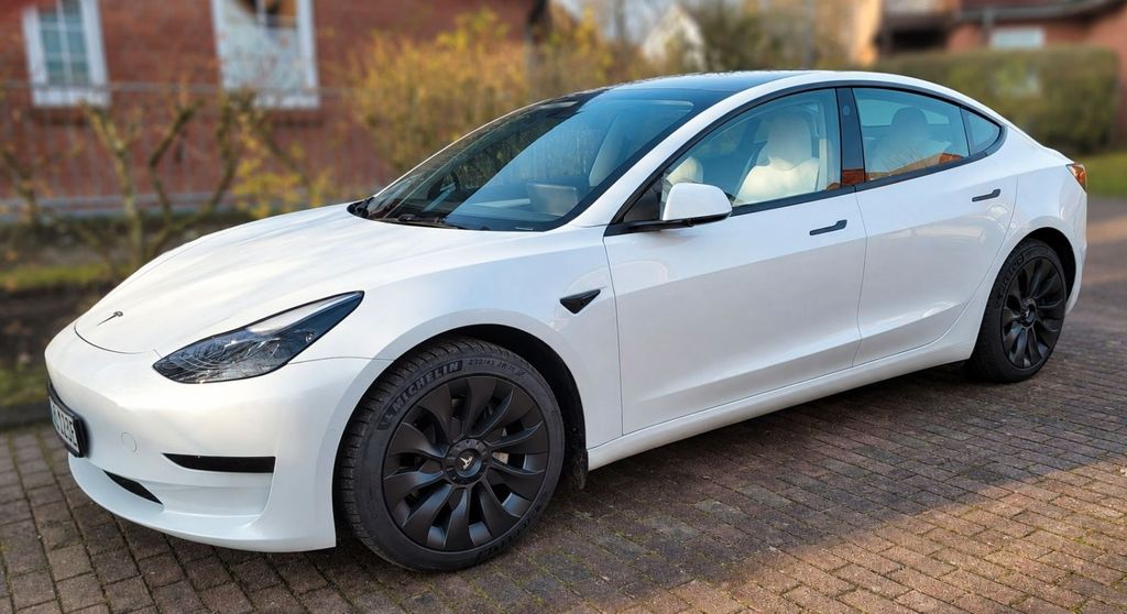Tesla Model 3 12.650 km 29.700 &euro; Bad Schwartau 23611