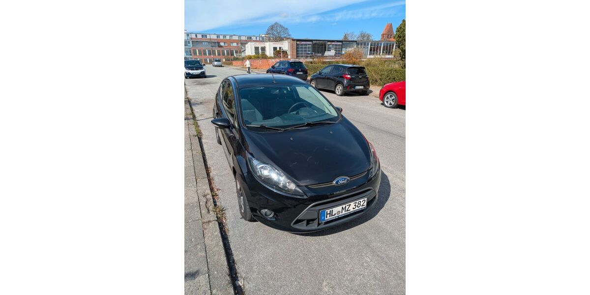 Ford Fiesta 71.800 km 4.500 &euro; Lübeck 23566