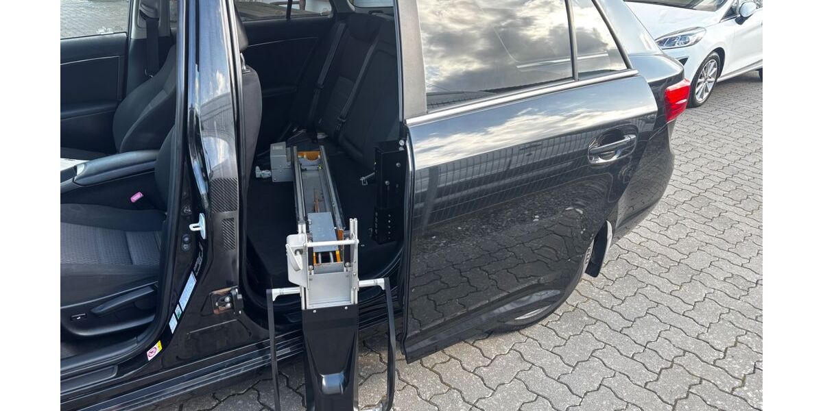 Toyota Avensis 93.904 km 15.885 &euro; Stockelsdorf bei Lübeck 23617