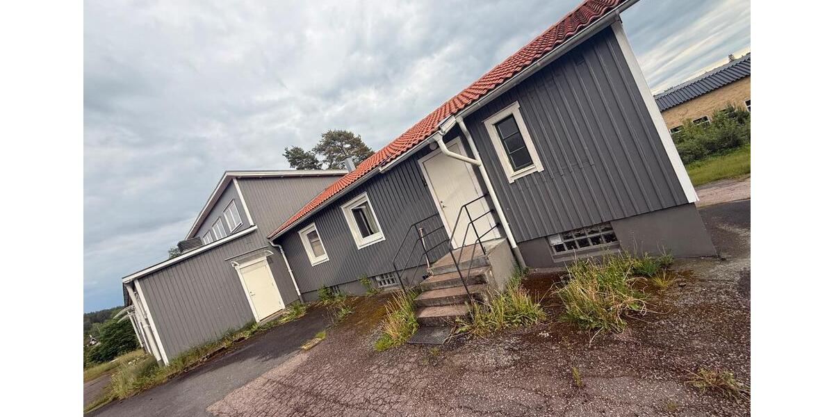 Einfamilienhaus Groß Grönau - 18 Zimmer, 2.000 m&sup2;, 175.000&euro; | Angebot:26826353