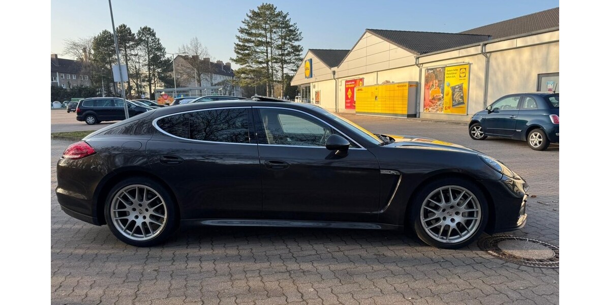 Porsche Panamera 218.026 km 21.900 &euro; Lübeck 23539