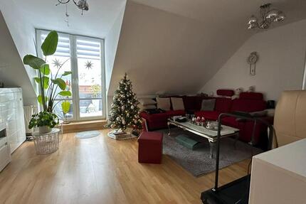 2-Zimmer-Wohnung im DG großzüg, hell, freundlich mit Carport 2 zimmer