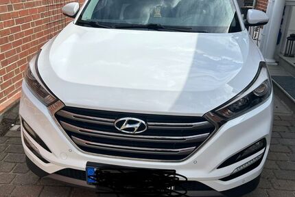 Hyundai TUCSON 128.000 km 17.990 &euro; Mölln 23879