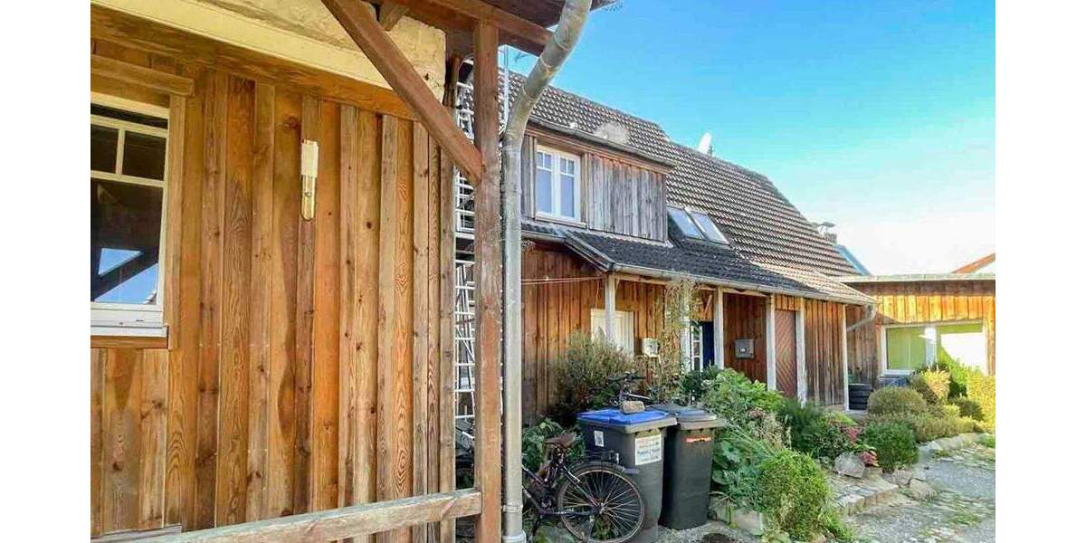 Wohnen & Vermieten unter einem Dach - 3-Parteienhaus mit großem Grundstück (aktuell vermietet) 9 zimmer