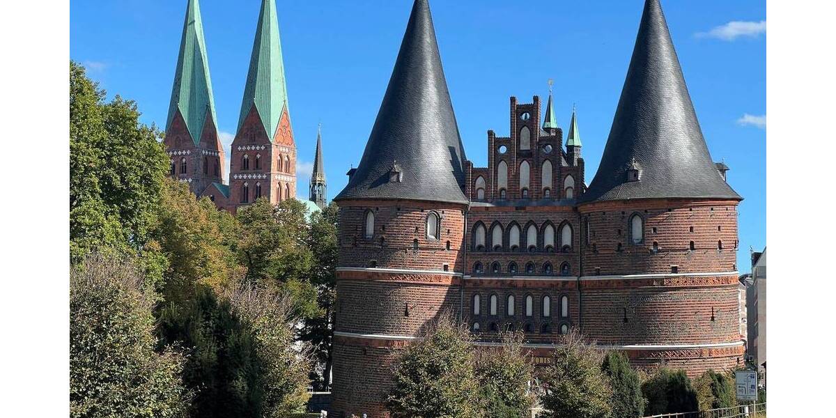 Etagenwohnung Lübeck Innenstadt - 6 Zimmer, 175 m&sup2;, 4.500&euro; | Angebot:26401158