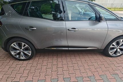 Renault Scenic 63.000 km 12.900 &euro; Lübeck 23562