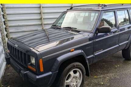 Jeep Cherokee 246.550 km 9.450 &euro; Lübeck 23556