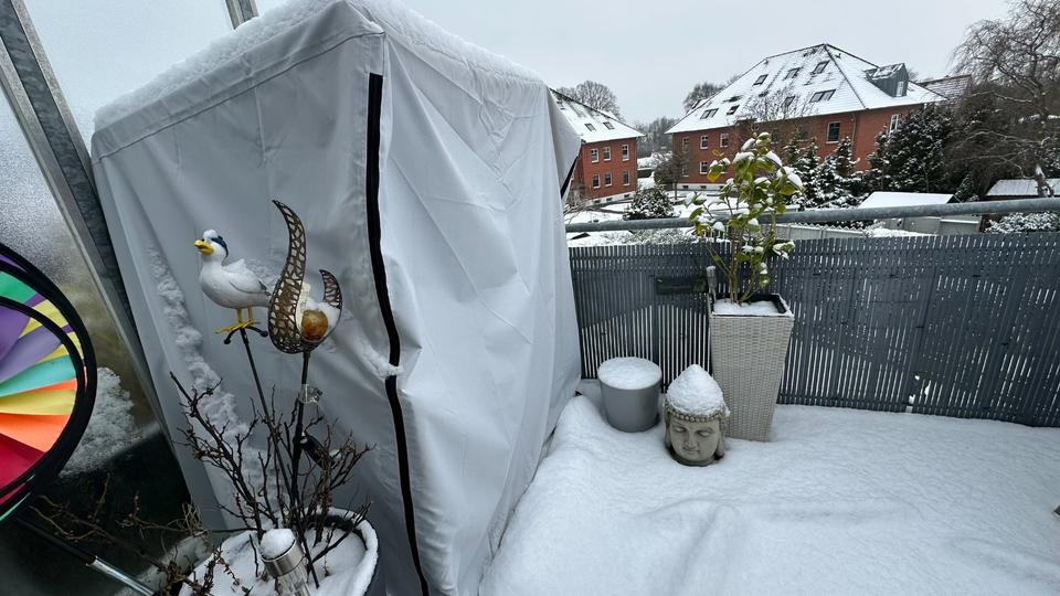 2-Zimmer-Wohnung im DG großzüg, hell, freundlich mit Carport 2 zimmer