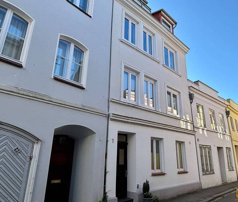 Modernisiertes Mehrfamilienhaus in erstklassiger Innenstadtlage an der Obertrave in Lübeck