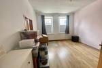3,5 Zimmer Wohnung im EG mit Grundstück und Carport