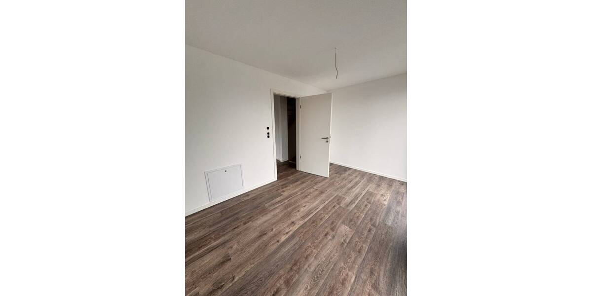 Reihenmittelhaus Bad Segeberg - 5 Zimmer, 104 m&sup2;, 1.700&euro; | Angebot:25743127