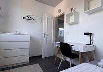Voll möbliertes WG-Zimmer in zentraler 3er WG - einfach einziehen