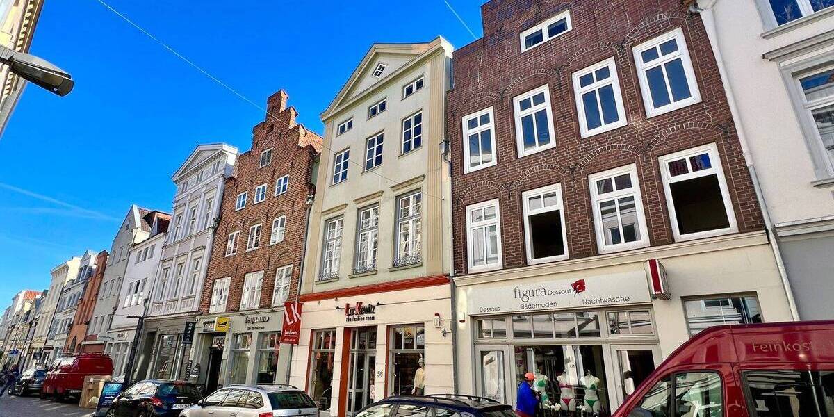 Ensemble aus 4 Häusern mit Hof und Hinterhaus in beliebter Hüxstraße zimmer