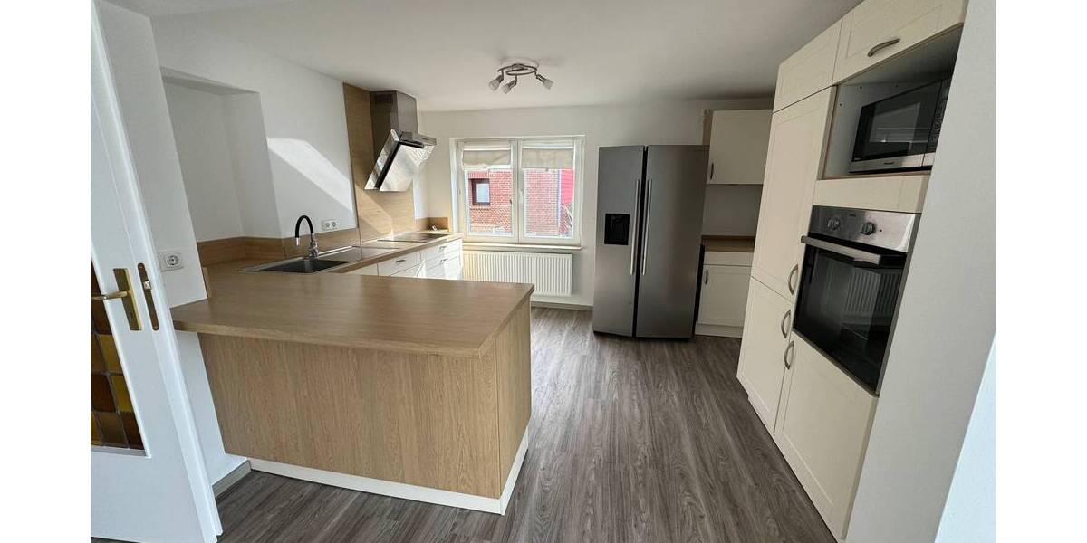 Sanierte 5 Zimmerwohnung in einer Doppelhaushälfte 5 zimmer