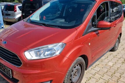Ford Tourneo Courier 117.000 km 5.900 &euro; Lübeck 23560