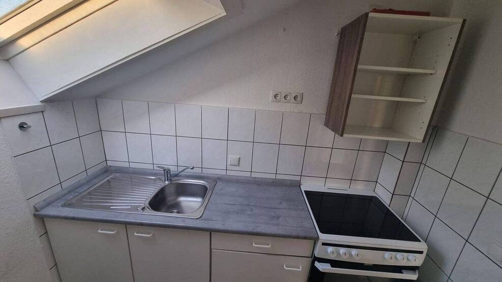 Gemütliche 2-Z-DG-Wohnung mit V-Bad in Neustadt i.H. 2 zimmer