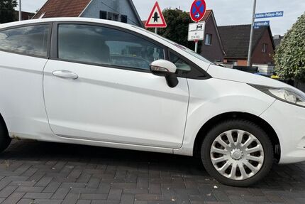 Ford Fiesta 165.000 km 2.490 &euro; Mölln 23879