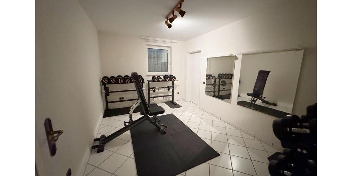 Etagenwohnung Lüdersdorf - 9 Zimmer, 236 m&sup2;, 2.500&euro; | Angebot:24624031