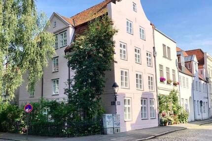 Altstadtjuwel mit Traveblick - Modernisiertes Mehrfamilienhaus mit 5 Einheiten zimmer