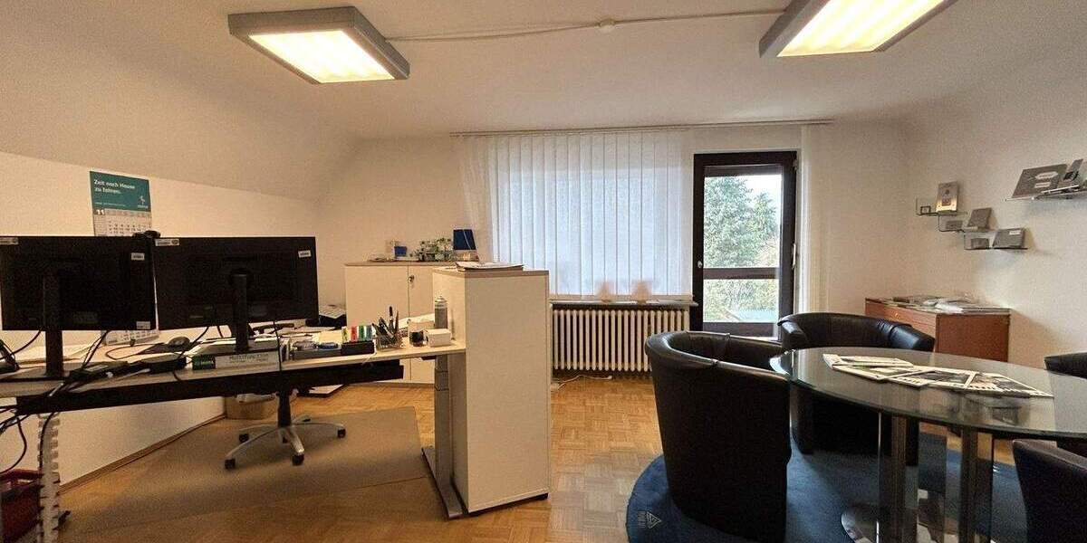 Rarität: Großzügiges, vollunterkellertes EFHZFH mit Doppelcarport und 5 Garagen in Lübeck-Kücknitz 8 zimmer