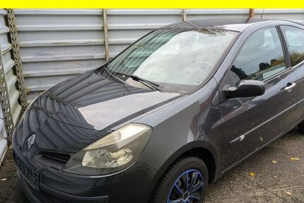 Renault Clio 208.927 km 1.050 &euro; Lübeck 23556