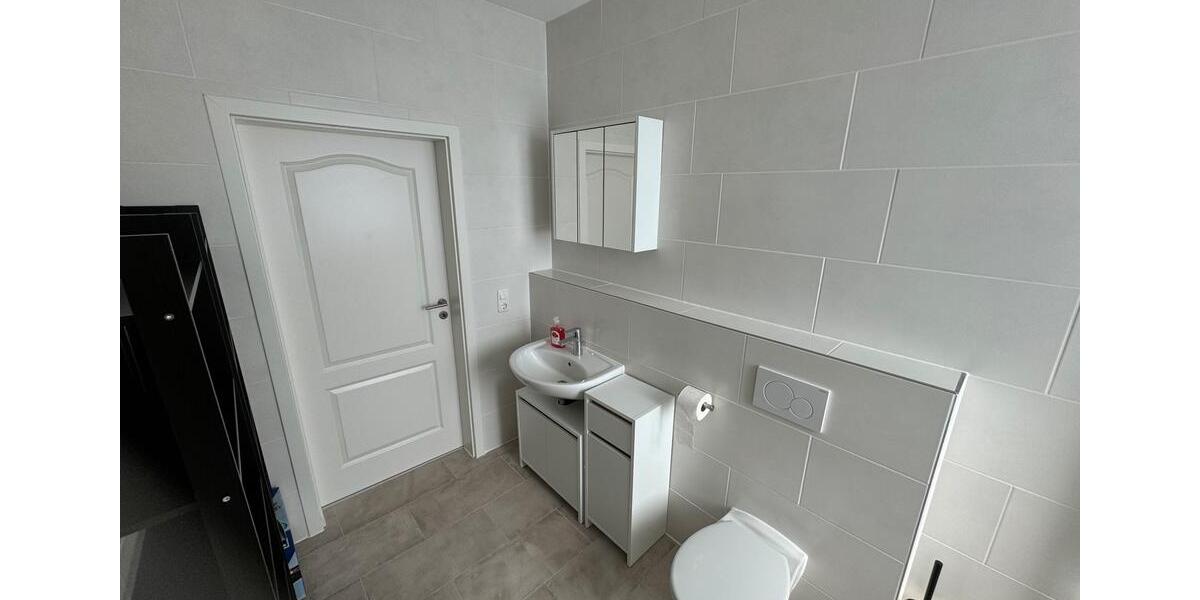 Voll möbliertes Frauen-WG-Zimmer inkl. InternetStromEtc. 3 zimmer