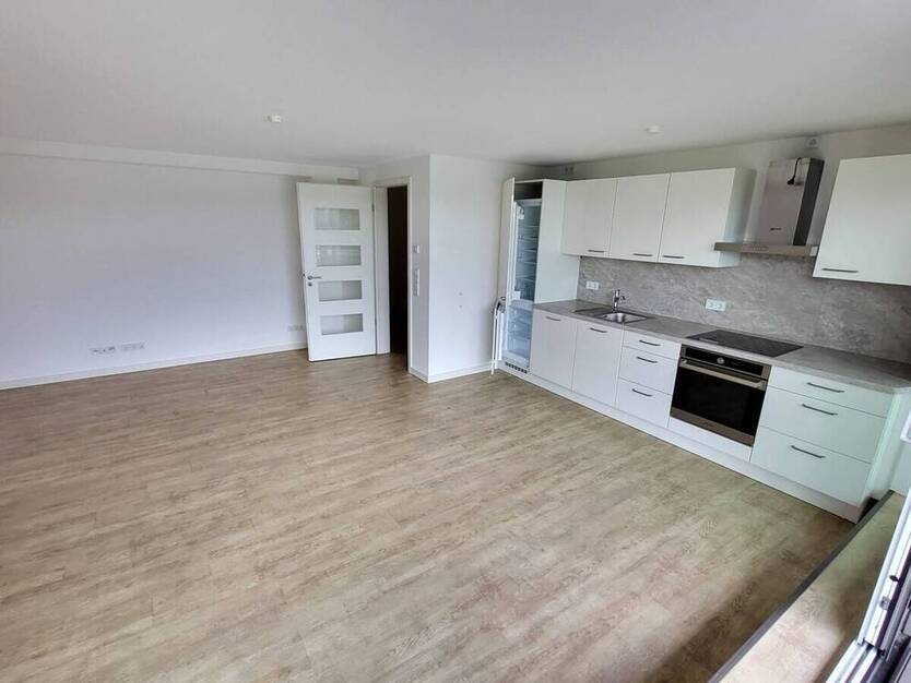 Exklusiv: Sanierte 3-Zi.-Wohnung mit Carport, Aufzug, Balkon & traumhaftem DOM-Blick am Mühlenteich