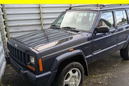 Jeep Cherokee 246.550 km 4.400 &euro; Lübeck 23556
