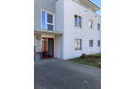 Exklusive EG-Wohnung mit 2 TG-Stellplätzen, EBK & Aufzug - Nähe Kurpark & Ostsee