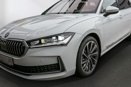 Skoda Superb 8.000 km 48.990 € Lübeck 23560