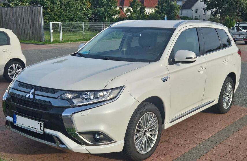 Mitsubishi Plug-in Hybrid Outlander 104.000 km 18.790 € Lübeck 23553
