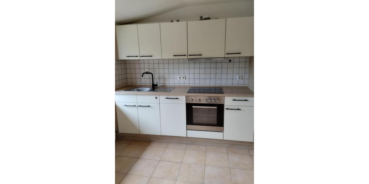 3 Zimmer Wohnung mit Dachboden + Stellplatz ab sofort zu vermieten 3 zimmer