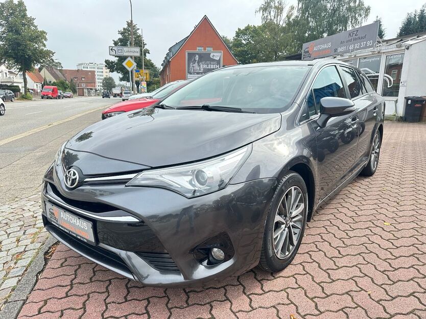 Toyota Avensis 120.000 km 13.990 € Lübeck 23556