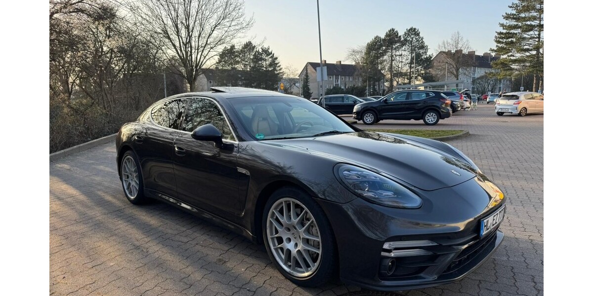Porsche Panamera 218.026 km 21.900 &euro; Lübeck 23539
