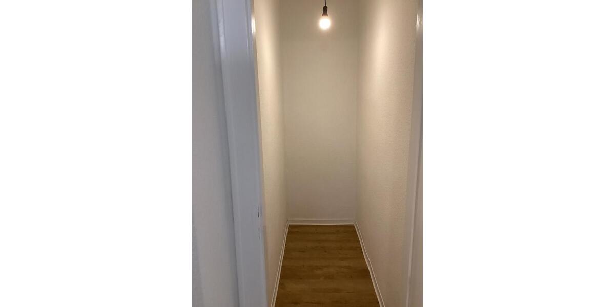 Wir haben renoviert für Sie! Top 2,5 Zimmer Wohnung mit Balkon und Aufzug! 2.5 zimmer