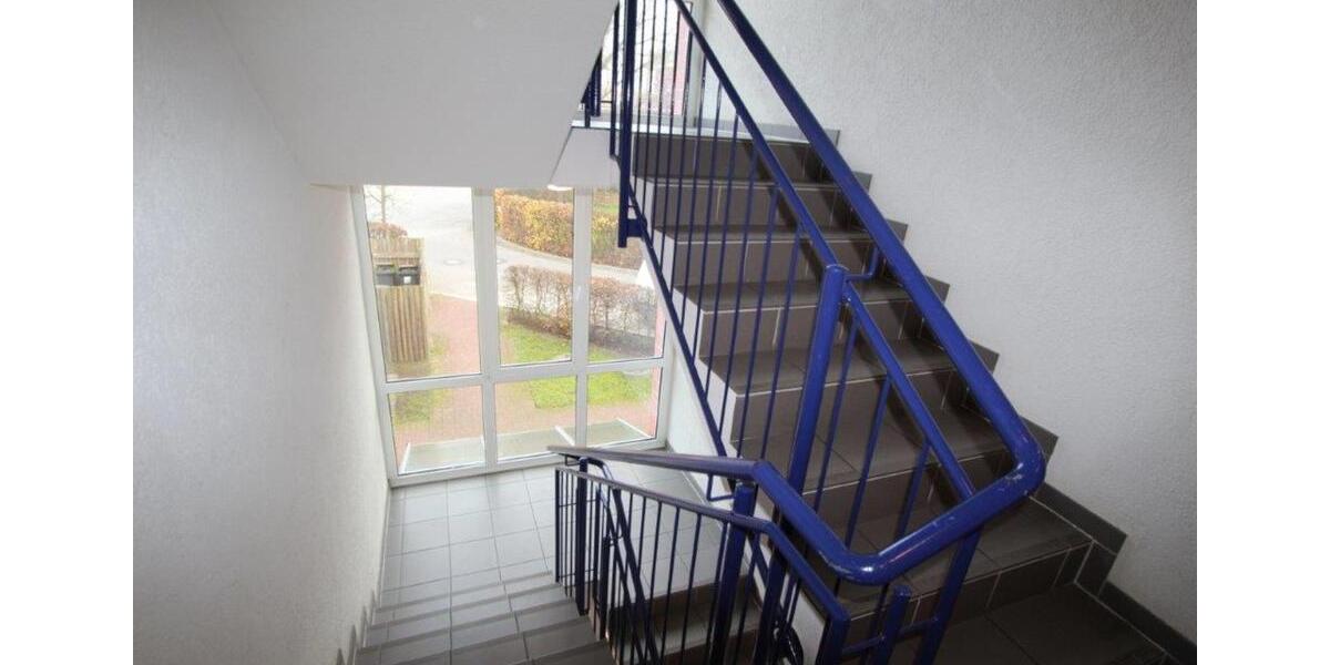 2-Zimmer-Wohnung im DG großzüg, hell, freundlich mit Carport 2 zimmer