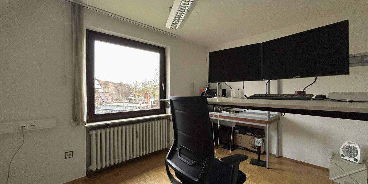 Rarität: Großzügiges, vollunterkellertes EFHZFH mit Doppelcarport und 5 Garagen in Lübeck-Kücknitz 8 zimmer