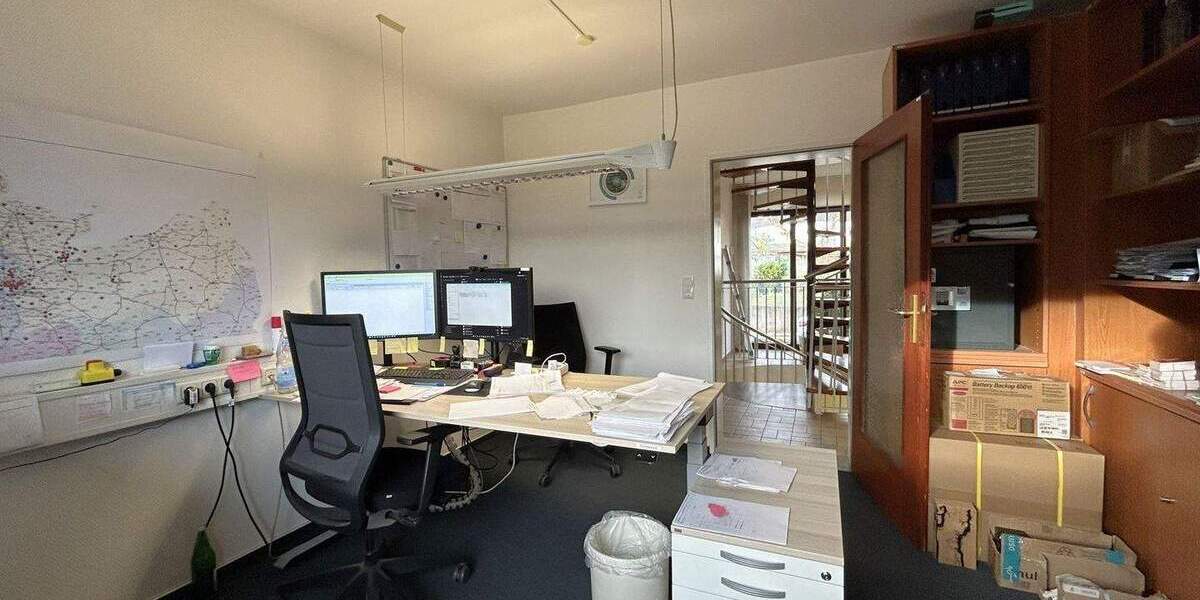 Rarität: Großzügiges, vollunterkellertes EFHZFH mit Doppelcarport und 5 Garagen in Lübeck-Kücknitz 8 zimmer