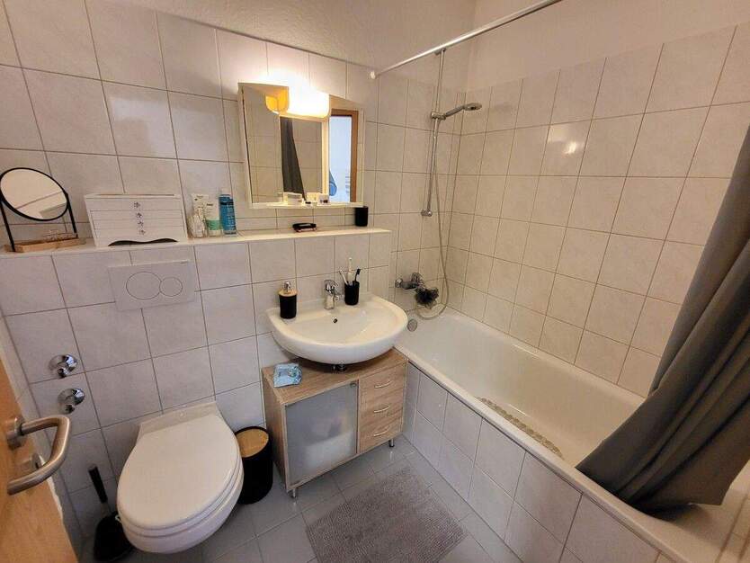 Moderne 2 Zimmer-Wohnung mit Loggia und PKW-Stellplatz in 23560 Lübeck, Moislinger Mühlenweg 2 zimmer