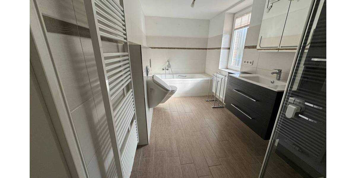 Sanierte 5 Zimmerwohnung in einer Doppelhaushälfte 5 zimmer