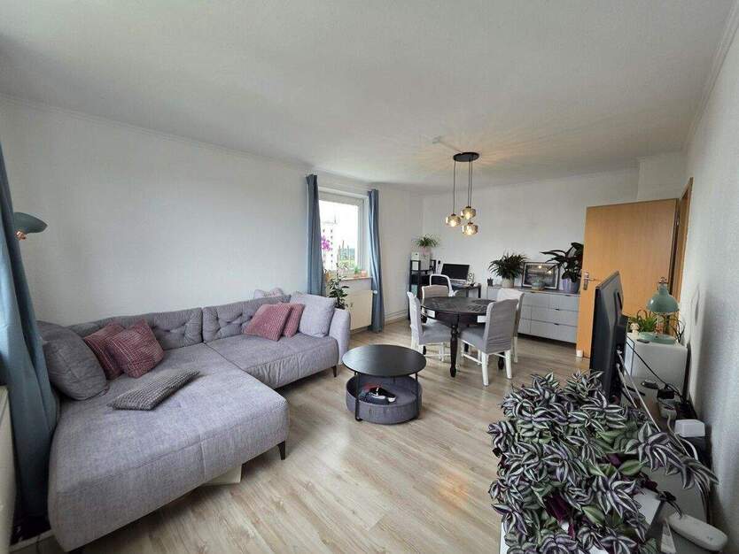 Gepflegte 2 Zimmer-Wohnung mit Loggia und PKW-Stellplatz in 23560 Lübeck, Moislinger Mühlenweg 2 zimmer