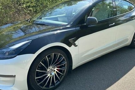 Tesla Model 3 136.882 km 26.775 &euro; lübeck 23558